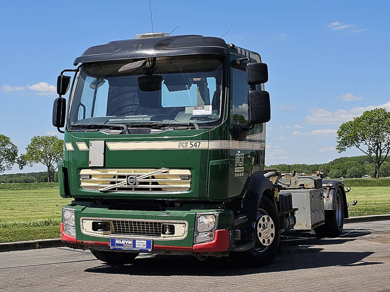 Volvo FL 250.16 CITY HOOK 277 TKM - Horgos rakodó teherautó: 1 kép. Volvo FL 250.16 CITY HOOK 277 TKM - Horgos rakodó teherautó: 1 kép.