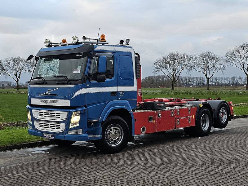 Volvo FM 450 6X2*4 HIAB XR18SL56 - Horgos rakodó teherautó: 2 kép. Volvo FM 450 6X2*4 HIAB XR18SL56 - Horgos rakodó teherautó: 2 kép.