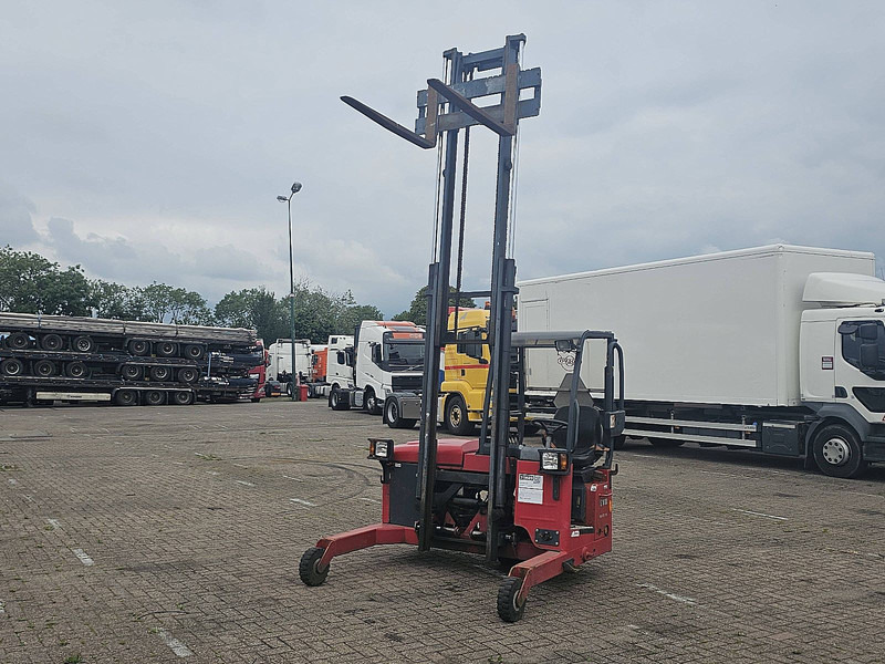 Moffet mounty M4 20.1 1WD 3.6M HIGH - Teleszkópos rakodó: 2 kép. Moffet mounty M4 20.1 1WD 3.6M HIGH - Teleszkópos rakodó: 2 kép.