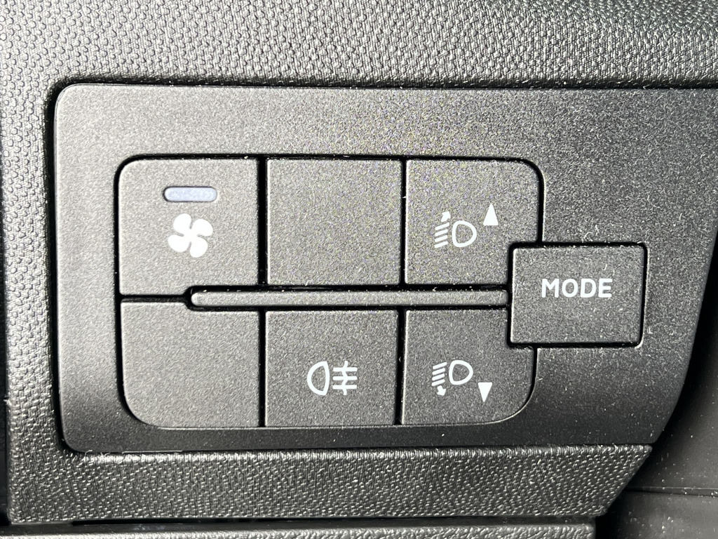 Citroën Jumper 4X4 Dangel Live Klima 8-Sitzer Rollstuhl - Autó: 4 kép. Citroën Jumper 4X4 Dangel Live Klima 8-Sitzer Rollstuhl - Autó: 4 kép.