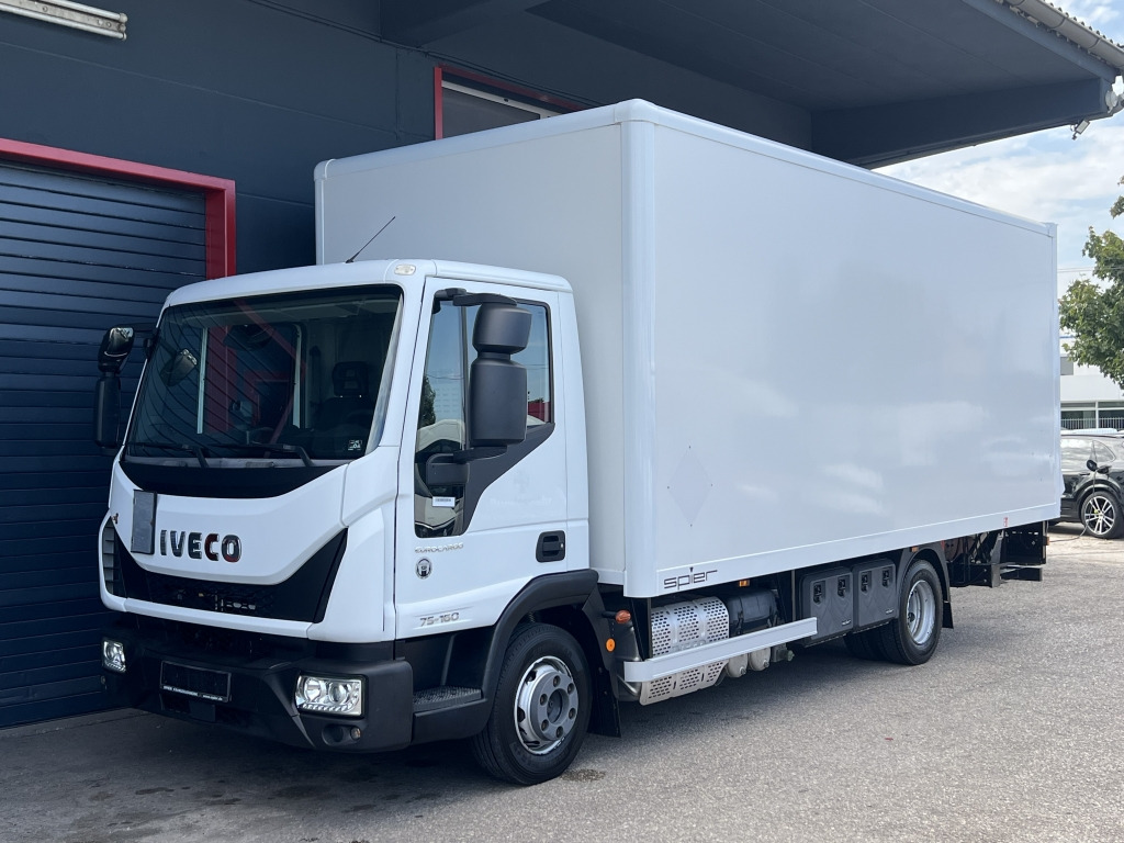 Iveco EuroCargo ML75E16 Klima 6,05m Koffer+LBW 29.'tkm - Dobozos kisteherautó: 1 kép. Iveco EuroCargo ML75E16 Klima 6,05m Koffer+LBW 29.'tkm - Dobozos kisteherautó: 1 kép.