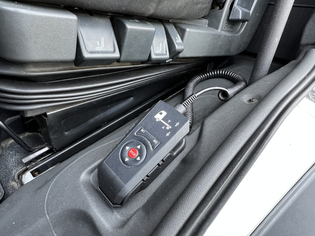 Mercedes-Benz Atego 818 Klima AHK 6,05m Koffer LBW Tempomat - Dobozos kisteherautó: 3 kép. Mercedes-Benz Atego 818 Klima AHK 6,05m Koffer LBW Tempomat - Dobozos kisteherautó: 3 kép.