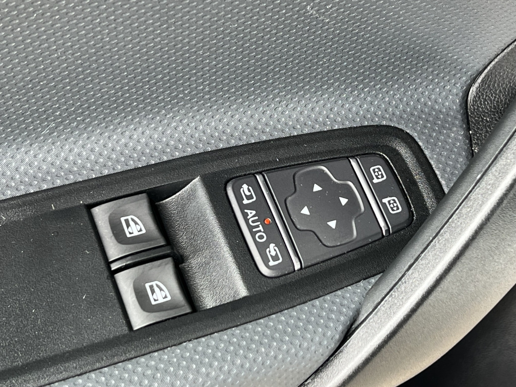 Mercedes-Benz Citan 112 CDI Euro6d Klimaautom. NAVI Kamera AHK - Kis furgon: 5 kép. Mercedes-Benz Citan 112 CDI Euro6d Klimaautom. NAVI Kamera AHK - Kis furgon: 5 kép.