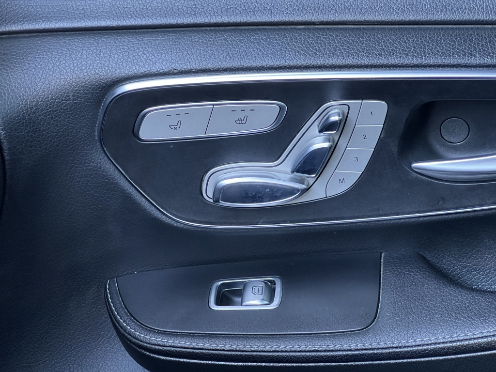 Mercedes-Benz V 250 4Matic LANG AVANTGARDE AMG LINE Burmester - Autó: 4 kép. Mercedes-Benz V 250 4Matic LANG AVANTGARDE AMG LINE Burmester - Autó: 4 kép.