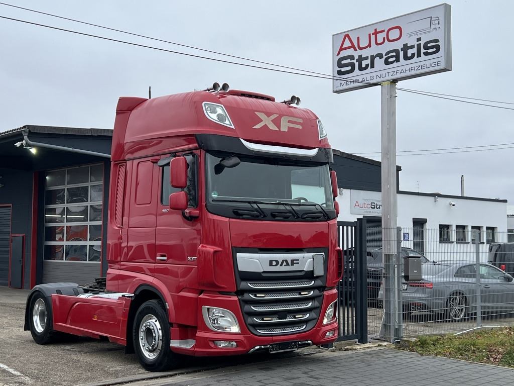 Daf XF 480 SuperSpaceCab Klima Intarder Standklima - Nyergesvontató: 1 kép. Daf XF 480 SuperSpaceCab Klima Intarder Standklima - Nyergesvontató: 1 kép.