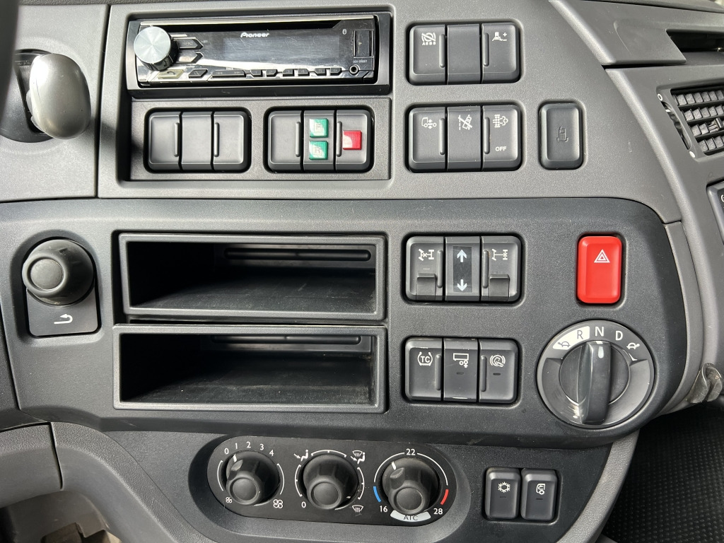 Daf XF 510 4x4 Hydrodrive Orig.479`Km Alu Retarder - Nyergesvontató: 2 kép. Daf XF 510 4x4 Hydrodrive Orig.479`Km Alu Retarder - Nyergesvontató: 2 kép.