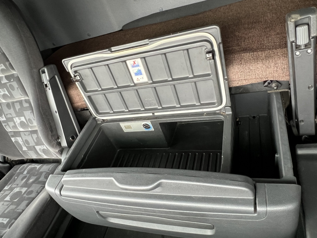 Mercedes-Benz Actros 1841 MP2 Klima Retarder Kühlbox EPS+Pedal - Nyergesvontató: 3 kép. Mercedes-Benz Actros 1841 MP2 Klima Retarder Kühlbox EPS+Pedal - Nyergesvontató: 3 kép.