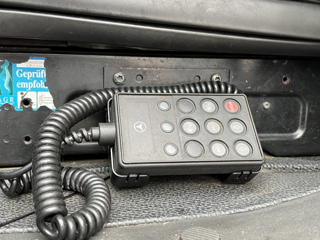 Mercedes-Benz Actros 1841 MP2 Klima Retarder Kühlbox EPS+Pedal - Nyergesvontató: 5 kép. Mercedes-Benz Actros 1841 MP2 Klima Retarder Kühlbox EPS+Pedal - Nyergesvontató: 5 kép.