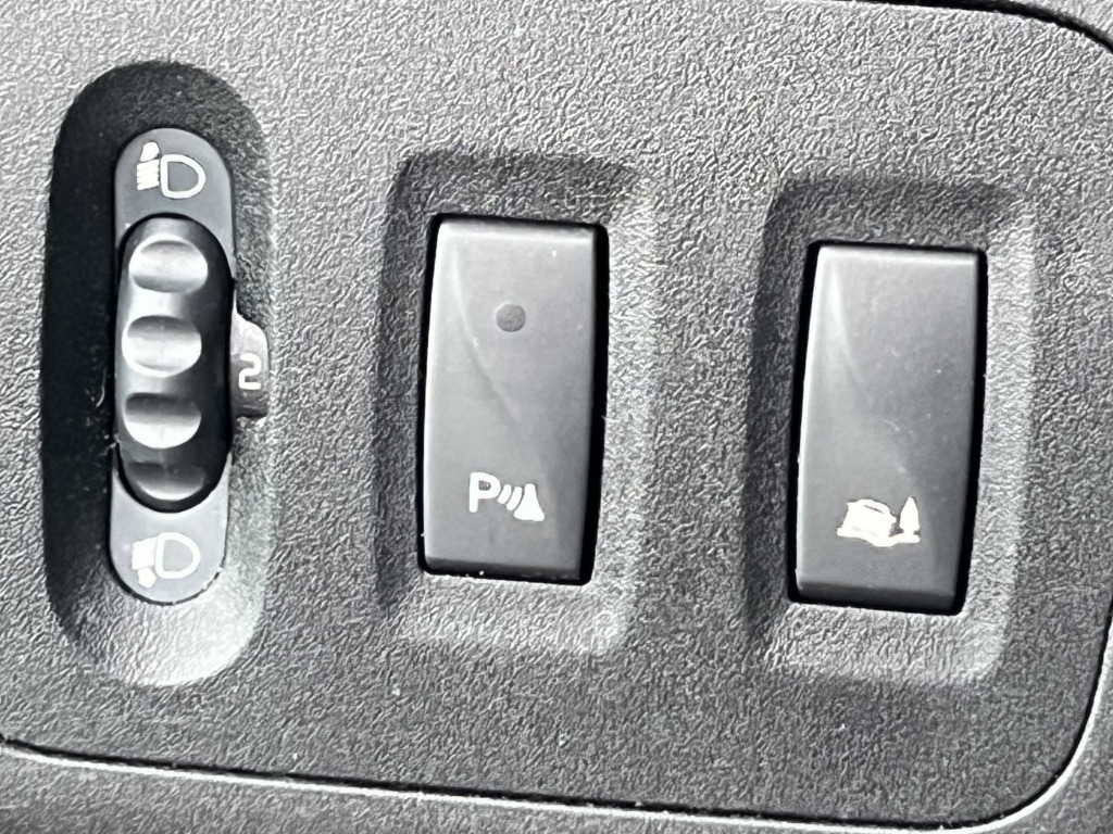 Opel Movano Klima MAXI Parkpilotsyst Heckflügeltüren - Furgon: 3 kép. Opel Movano Klima MAXI Parkpilotsyst Heckflügeltüren - Furgon: 3 kép.