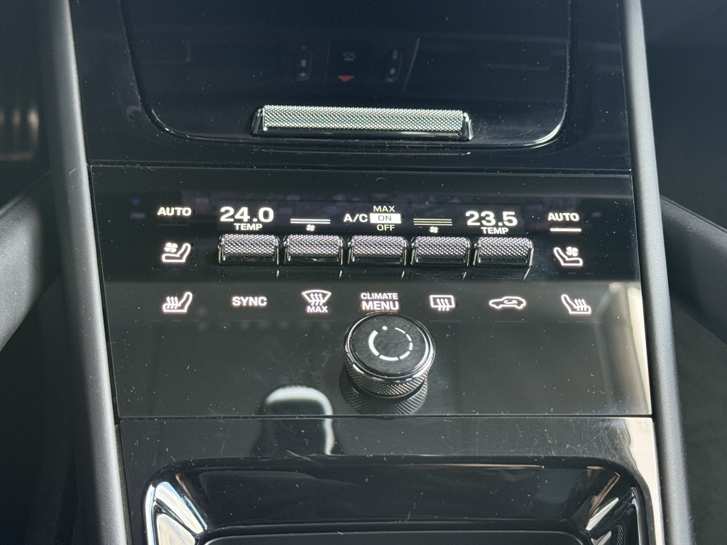 Porsche Cayenne S E-Hybrid InnoDrive HA-Lenk PDCC Burmes - Terepjáró/ SUV: 4 kép. Porsche Cayenne S E-Hybrid InnoDrive HA-Lenk PDCC Burmes - Terepjáró/ SUV: 4 kép.