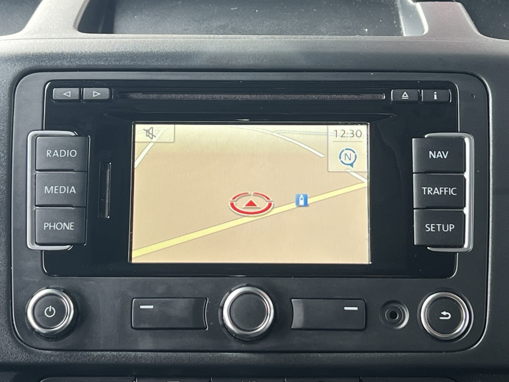 VW T5 Kombi 2,0 TDI BlueMotion Klima 9-Sitzer - Autó: 3 kép. VW T5 Kombi 2,0 TDI BlueMotion Klima 9-Sitzer - Autó: 3 kép.