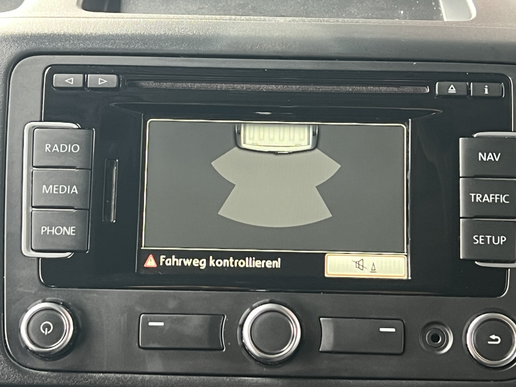 VW T5 Kombi 2,0 TDI BlueMotion Klima 9-Sitzer - Autó: 4 kép. VW T5 Kombi 2,0 TDI BlueMotion Klima 9-Sitzer - Autó: 4 kép.