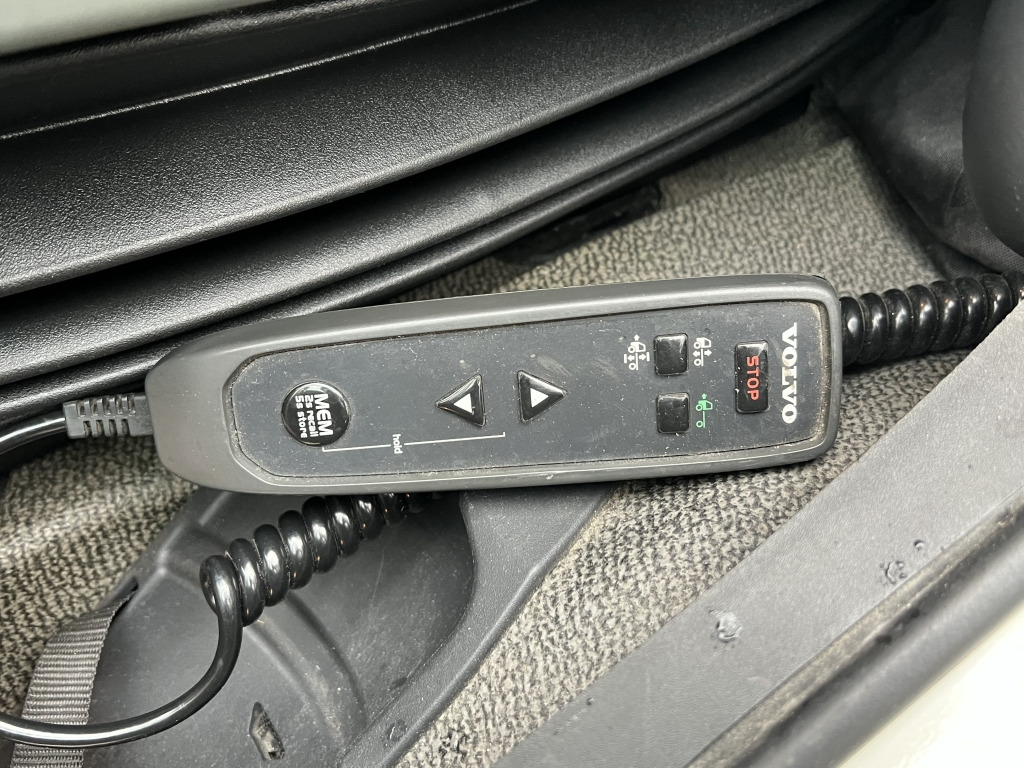 Volvo FL 260 7,2m LBW Klima Tempomat AHK Orig. 125'km - Ponyvás teherautó: 5 kép. Volvo FL 260 7,2m LBW Klima Tempomat AHK Orig. 125'km - Ponyvás teherautó: 5 kép.