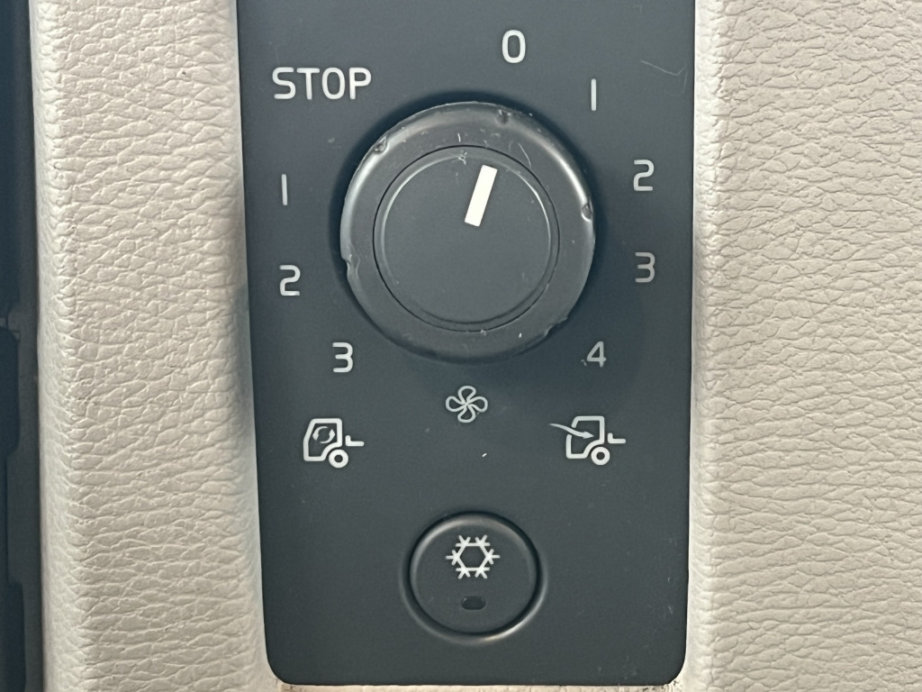 Volvo FL 260 7,2m LBW Klima Tempomat AHK Orig. 125'km - Ponyvás teherautó: 2 kép. Volvo FL 260 7,2m LBW Klima Tempomat AHK Orig. 125'km - Ponyvás teherautó: 2 kép.