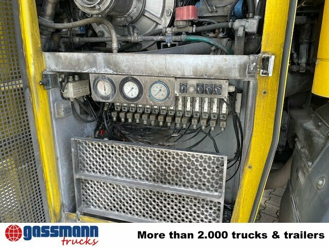 Tartályos teherautó, Repülőtéri jármű Airport Crashtender RK-12000: 8 kép.