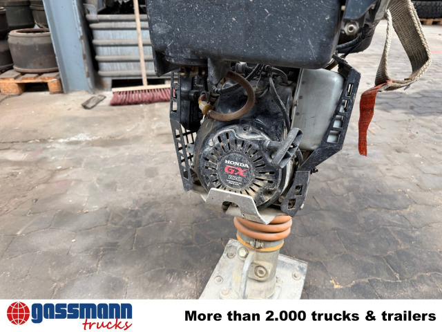 BOMAG BT 60/4 Stampfer - Döngölőgép: 3 kép. BOMAG BT 60/4 Stampfer - Döngölőgép: 3 kép.