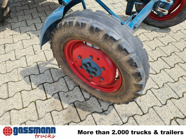 Bulldog D2206 - Traktor: 4 kép. Bulldog D2206 - Traktor: 4 kép.