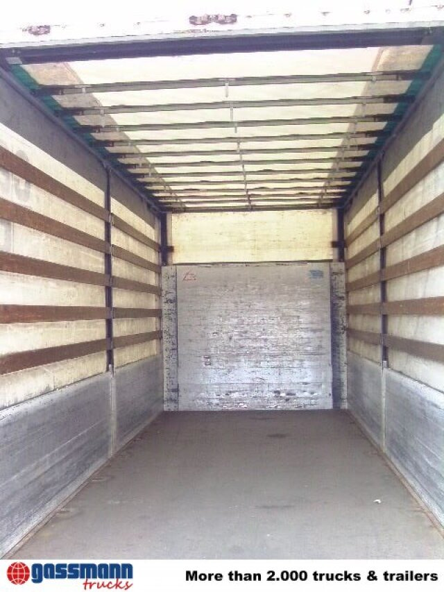 EN 74 - Ponyvás felépítmény: 2 kép. EN 74 - Ponyvás felépítmény: 2 kép.