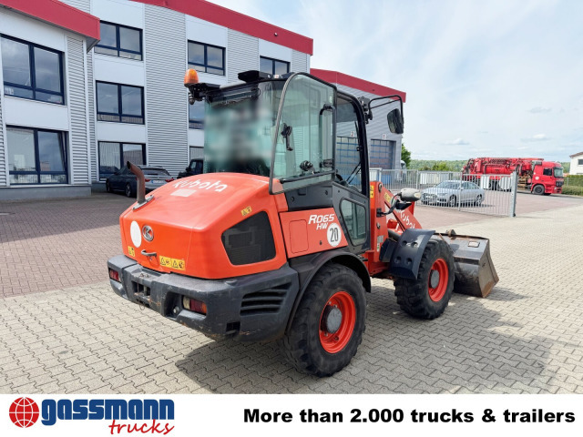 Kubota R065 4x4, Palettengabel, ca. 1.733 Betr.-Std. - Építőipari gépek: 2 kép. Kubota R065 4x4, Palettengabel, ca. 1.733 Betr.-Std. - Építőipari gépek: 2 kép.