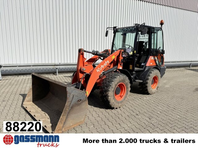 Kubota R090 4x4, Palettengabel, ca. 838 Betr.-Std. - Építőipari gépek: 1 kép. Kubota R090 4x4, Palettengabel, ca. 838 Betr.-Std. - Építőipari gépek: 1 kép.