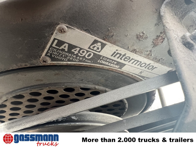 Hako V 490 mit Schneeschild und Ketten - Kommunális traktor: 4 kép. Hako V 490 mit Schneeschild und Ketten - Kommunális traktor: 4 kép.