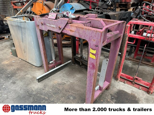 KM 312-V-1100 Palettenzange - Bálafogó - Építőipari gépek: 2 kép. KM 312-V-1100 Palettenzange - Bálafogó - Építőipari gépek: 2 kép.