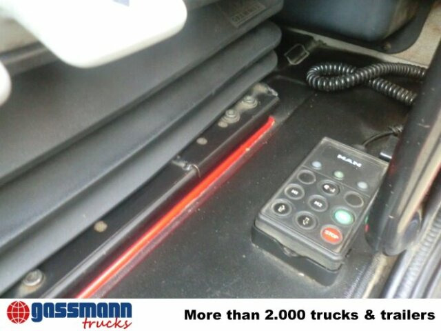 MAN L35 10.163 4x2 - Dobozos felépítményű teherautó: 3 kép. MAN L35 10.163 4x2 - Dobozos felépítményű teherautó: 3 kép.