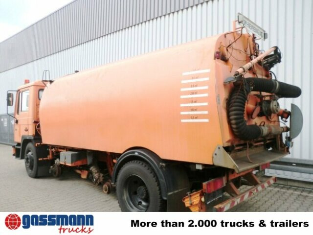 MAN M03 14.152 4x2, Schienenkehrmaschine - Utcaseprő gép: 5 kép. MAN M03 14.152 4x2, Schienenkehrmaschine - Utcaseprő gép: 5 kép.