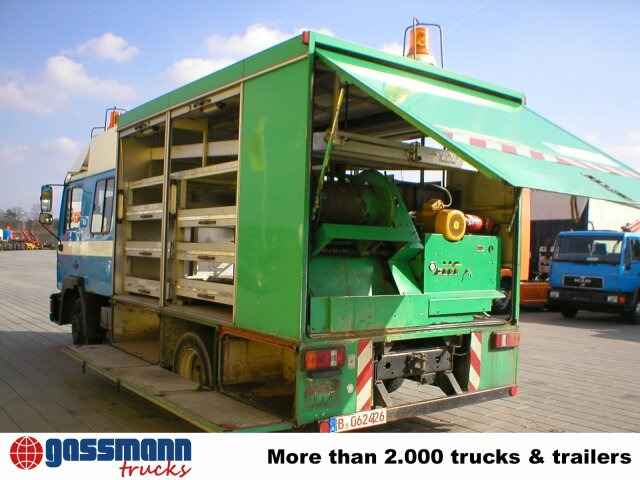 MAN Spülwagen - Szippantós autó: 2 kép. MAN Spülwagen - Szippantós autó: 2 kép.