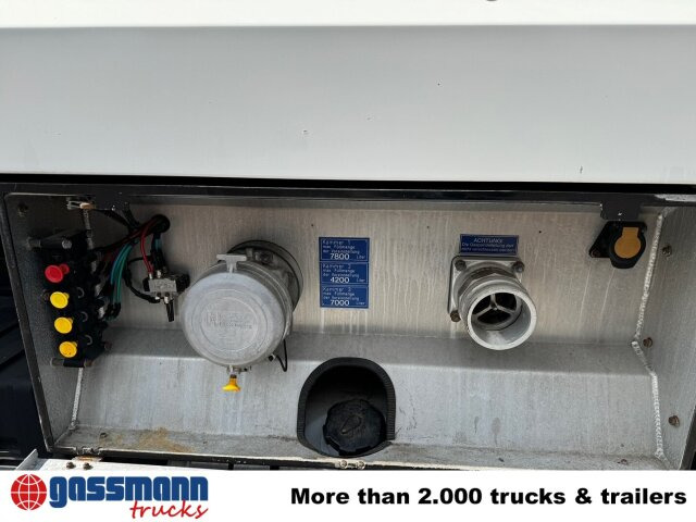 MAN TGA 26.390 6X2-4 BL, Lenk-/Liftachse, Willig - Tartályos teherautó: 3 kép. MAN TGA 26.390 6X2-4 BL, Lenk-/Liftachse, Willig - Tartályos teherautó: 3 kép.