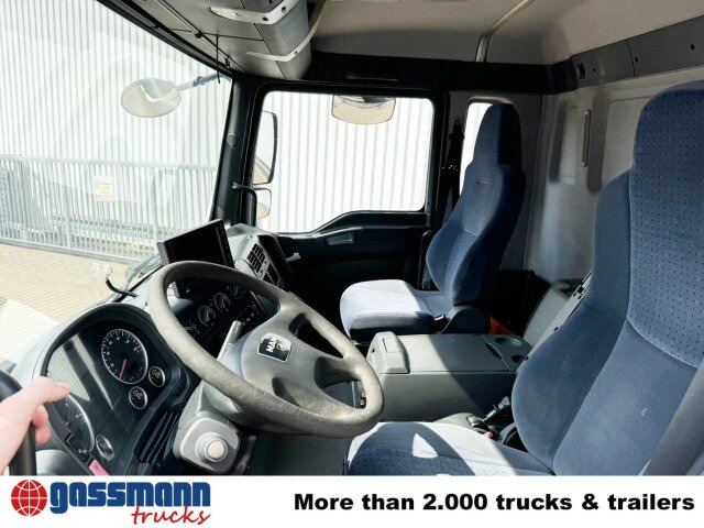 MAN TGA 26.390 6X2-4 BL, Lenk-/Liftachse, Willig - Tartályos teherautó: 5 kép. MAN TGA 26.390 6X2-4 BL, Lenk-/Liftachse, Willig - Tartályos teherautó: 5 kép.