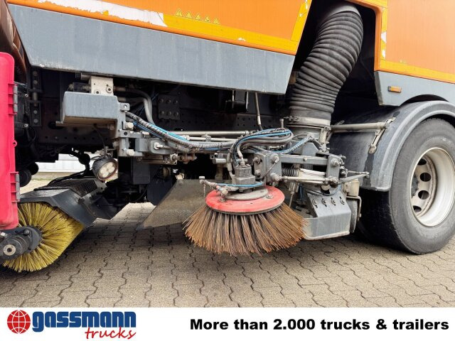 MAN TGM 18.250 4X2 BB, Kehrmaschine Brock SL200/2 - Utcaseprő gép: 3 kép. MAN TGM 18.250 4X2 BB, Kehrmaschine Brock SL200/2 - Utcaseprő gép: 3 kép.
