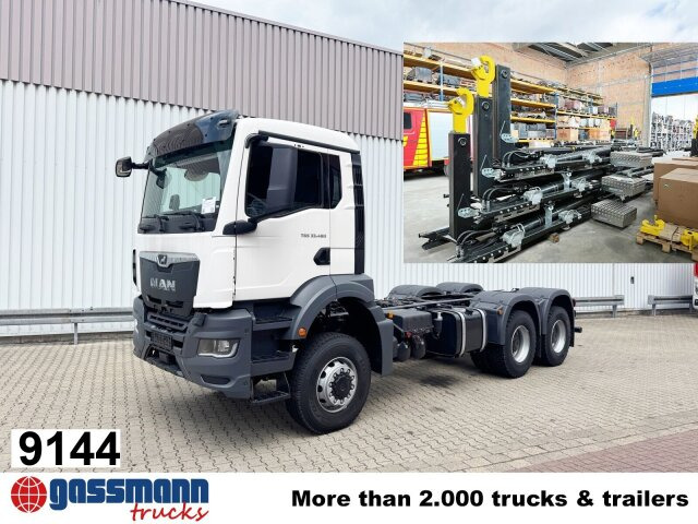 MAN TGS 33.480 6x6 BB CH, Hohe Bauart, Nebenantrieb - Horgos rakodó teherautó: 1 kép. MAN TGS 33.480 6x6 BB CH, Hohe Bauart, Nebenantrieb - Horgos rakodó teherautó: 1 kép.