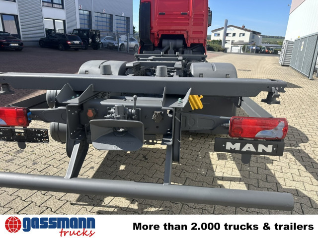 MAN TGX 18.360 4X2 LL, Fahrschule - Cserefelépítményes teherautó: 2 kép. MAN TGX 18.360 4X2 LL, Fahrschule - Cserefelépítményes teherautó: 2 kép.