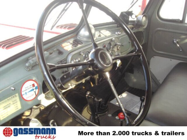 Magirus Deutz MAGIRUS URANUS 250D22 KW 16 Feuerwehr Kranwagen - Tűzoltóautó, Darus autó: 2 kép. Magirus Deutz MAGIRUS URANUS 250D22 KW 16 Feuerwehr Kranwagen - Tűzoltóautó, Darus autó: 2 kép.