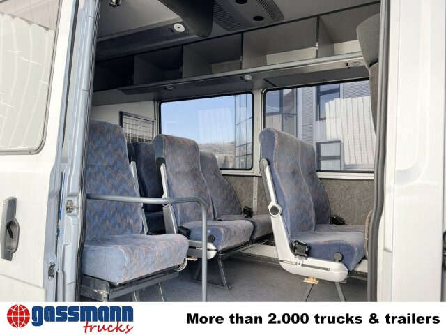 Mercedes-Benz 711 D-KA 4x2, Standklima, 11-Sitze, 2 x on stock - Minibusz, Kisbusz: 4 kép. Mercedes-Benz 711 D-KA 4x2, Standklima, 11-Sitze, 2 x on stock - Minibusz, Kisbusz: 4 kép.