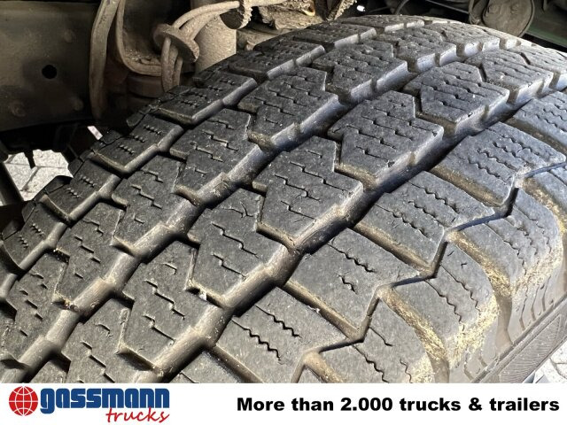 Mercedes-Benz 711 D-KA 4x2, Standklima, 11-Sitze, 2 x on stock - Minibusz, Kisbusz: 2 kép. Mercedes-Benz 711 D-KA 4x2, Standklima, 11-Sitze, 2 x on stock - Minibusz, Kisbusz: 2 kép.