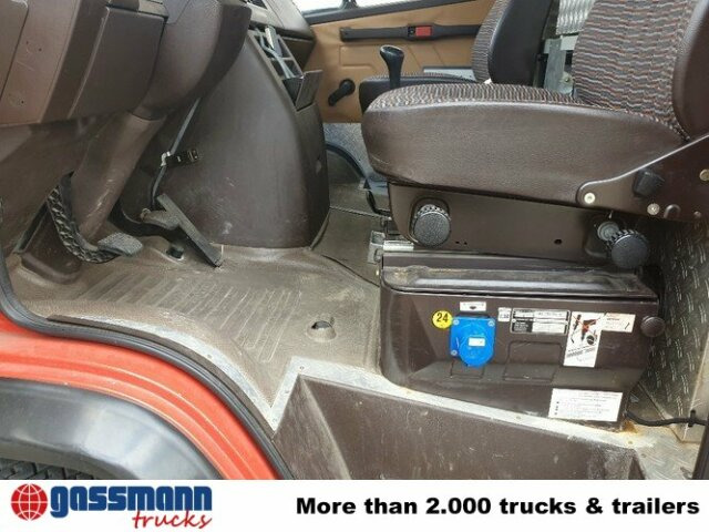 Mercedes-Benz 814 D TLF 8/6 4x2, DOKA, Feuerwehr - Tűzoltóautó: 2 kép. Mercedes-Benz 814 D TLF 8/6 4x2, DOKA, Feuerwehr - Tűzoltóautó: 2 kép.