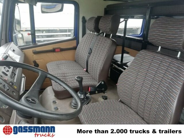 Mercedes-Benz 917 AF 4x4 Doka - Platós teherautó: 2 kép. Mercedes-Benz 917 AF 4x4 Doka - Platós teherautó: 2 kép.