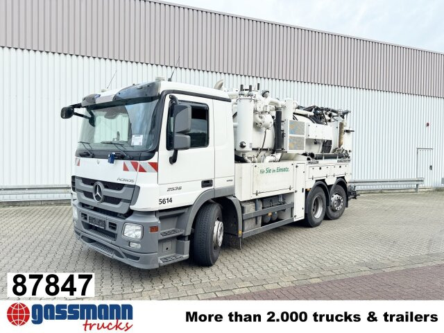 Mercedes-Benz Actros 2536 L 6x2, Müller Saug- und Spülwagen - Utcaseprő gép: 1 kép. Mercedes-Benz Actros 2536 L 6x2, Müller Saug- und Spülwagen - Utcaseprő gép: 1 kép.