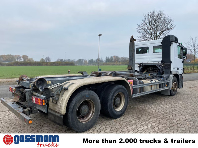 Mercedes-Benz Actros 2641 6x4 - Horgos rakodó teherautó: 4 kép. Mercedes-Benz Actros 2641 6x4 - Horgos rakodó teherautó: 4 kép.