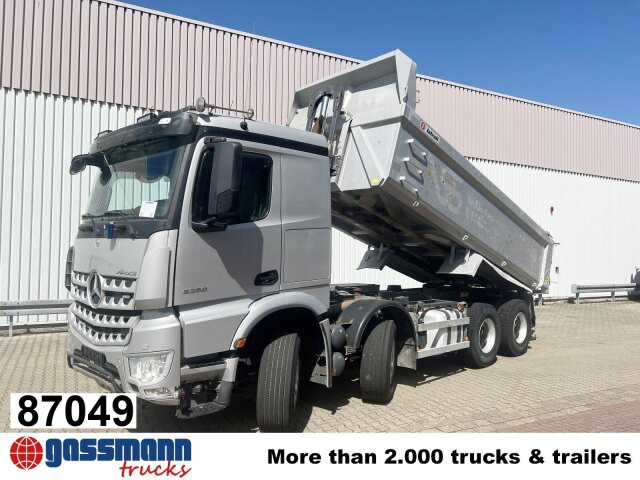 Mercedes-Benz Arocs 3251 K 8x4/4, Retarder, Stahlmulde ca. - Dömper: 1 kép. Mercedes-Benz Arocs 3251 K 8x4/4, Retarder, Stahlmulde ca. - Dömper: 1 kép.