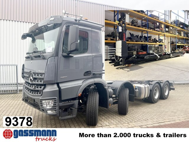 Mercedes-Benz Arocs 3251 L 8x4/4 - Horgos rakodó teherautó: 1 kép. Mercedes-Benz Arocs 3251 L 8x4/4 - Horgos rakodó teherautó: 1 kép.