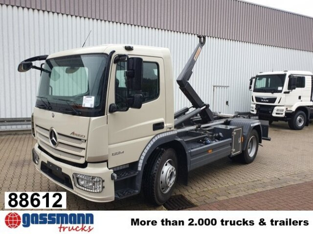 Mercedes-Benz Atego 1224 K 4x2 - Horgos rakodó teherautó: 1 kép. Mercedes-Benz Atego 1224 K 4x2 - Horgos rakodó teherautó: 1 kép.