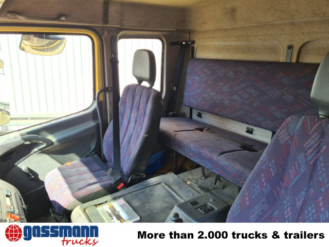 Mercedes-Benz Atego 815 K 4x2 - Horgos rakodó teherautó: 4 kép. Mercedes-Benz Atego 815 K 4x2 - Horgos rakodó teherautó: 4 kép.