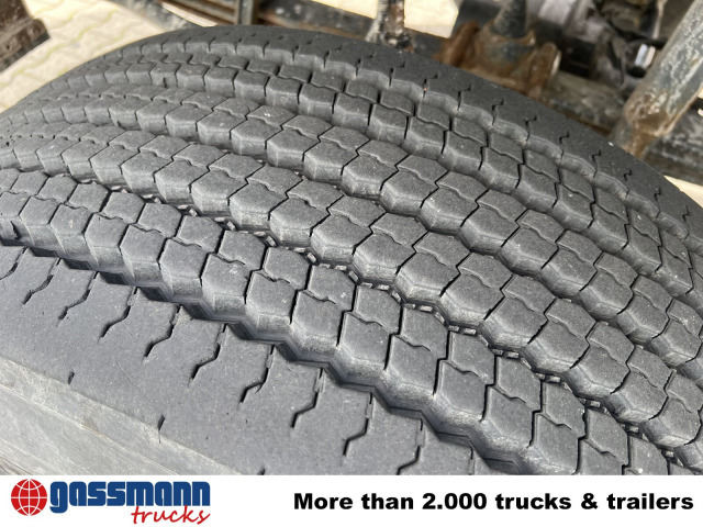 Mercedes-Benz Axor 1828 A 4x4 mit Kran Hiab XS 166 E-5 - Platós teherautó, Darus autó: 3 kép. Mercedes-Benz Axor 1828 A 4x4 mit Kran Hiab XS 166 E-5 - Platós teherautó, Darus autó: 3 kép.