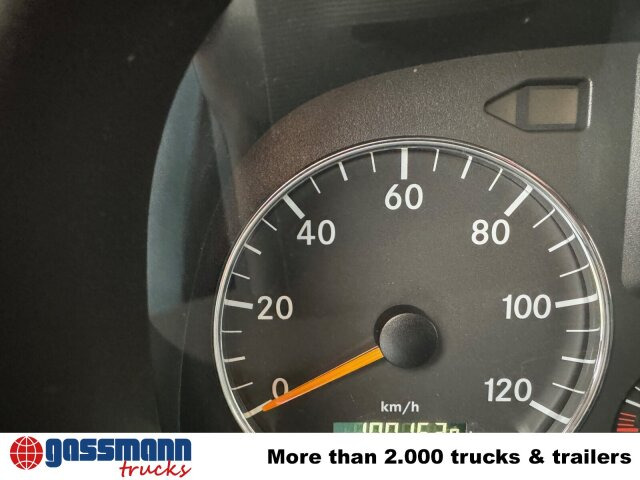 Mercedes-Benz Axor 1833 L 4x2, Getränkekoffer - Dobozos felépítményű teherautó: 4 kép. Mercedes-Benz Axor 1833 L 4x2, Getränkekoffer - Dobozos felépítményű teherautó: 4 kép.