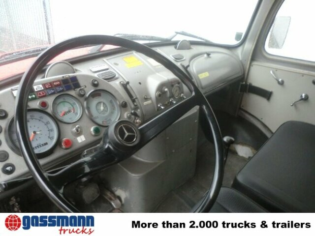 Mercedes-Benz LAK 1924 4x4 TLF, Feuerwehr - Tűzoltóautó: 2 kép. Mercedes-Benz LAK 1924 4x4 TLF, Feuerwehr - Tűzoltóautó: 2 kép.