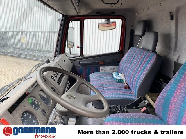 Mercedes-Benz LK 814 F 4x2, Ziegler RW1, 6-Zylinder Motor - Tűzoltóautó: 5 kép. Mercedes-Benz LK 814 F 4x2, Ziegler RW1, 6-Zylinder Motor - Tűzoltóautó: 5 kép.