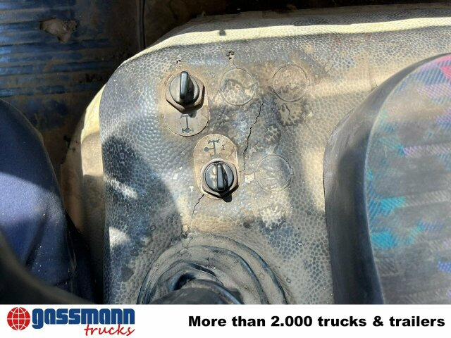 Mercedes-Benz LK 817 4x2/37, City-Abroller, 6-Zylinder Motor - Horgos rakodó teherautó: 3 kép. Mercedes-Benz LK 817 4x2/37, City-Abroller, 6-Zylinder Motor - Horgos rakodó teherautó: 3 kép.